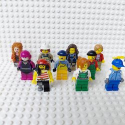 Lego Minifigures (lot 36)