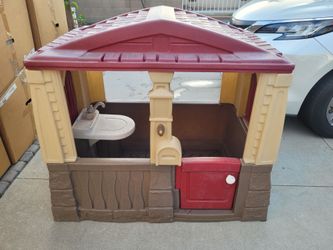 Kids Plastic Outdoor Playhouse