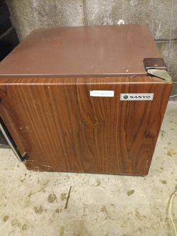 Sanyo Mini Fridge
