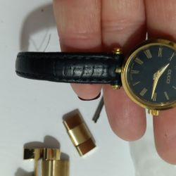 Rare Ladies Black And Gold Gucci Watch 
