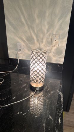 Chandelier lamp with USB charger plug in