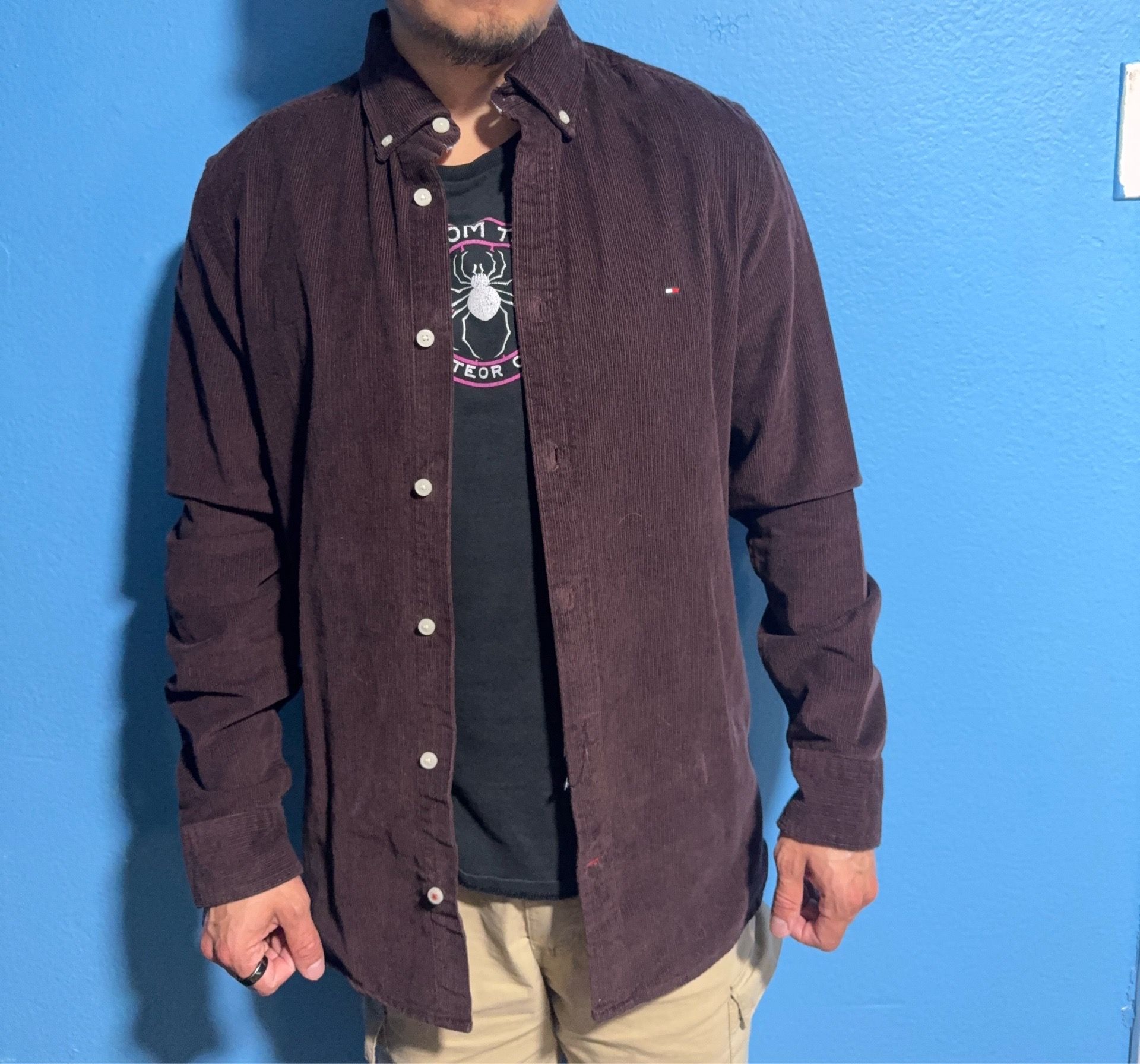 Tommy Hilfiger burgundy corduroy button up shirt Size M #corduroy #menswear Slim fit stretch Only work like 5 times Modeled on 5’4, ~140 lb build f