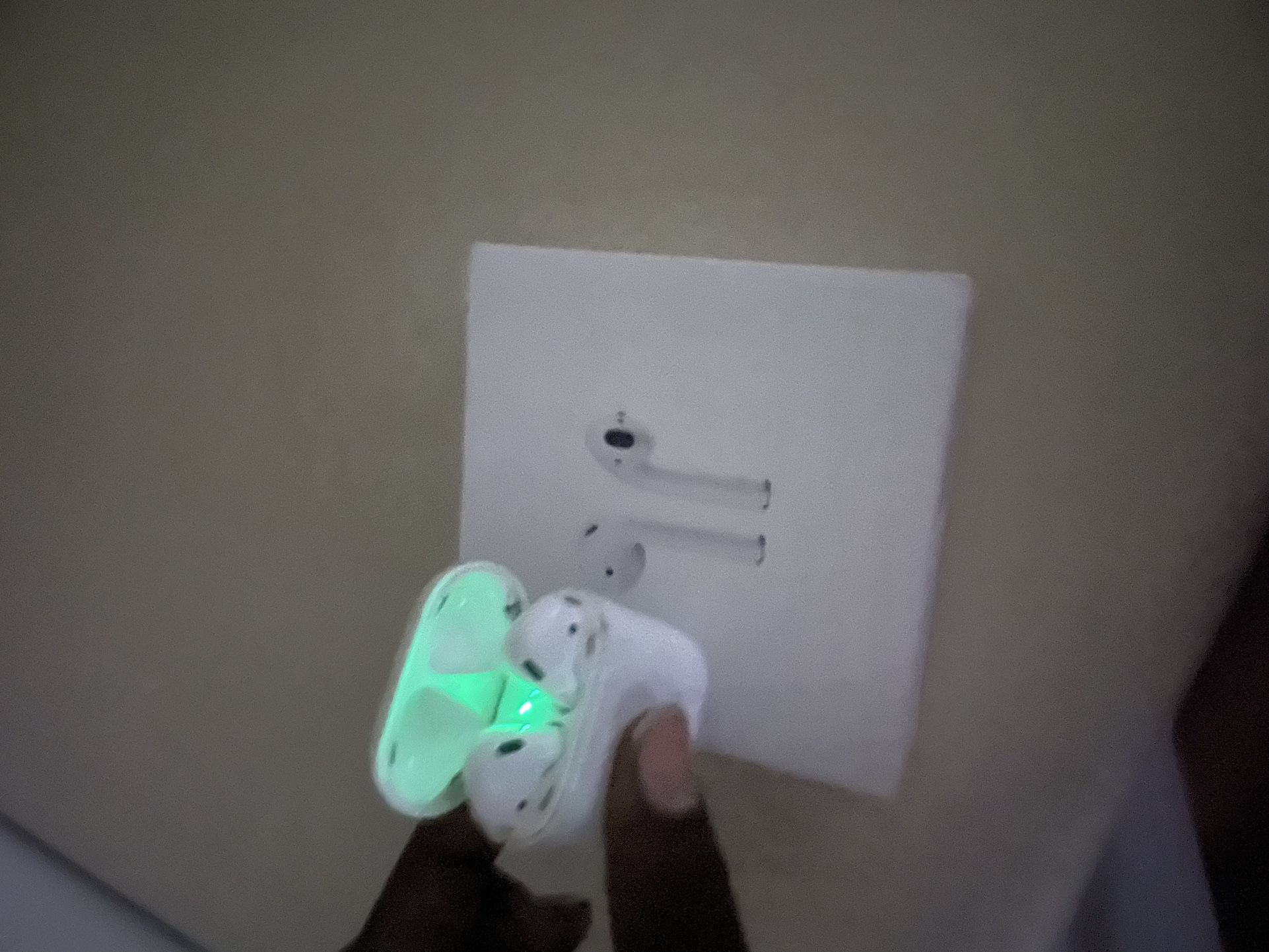 Apple - AirPods with Charging Case (2nd generation) - White