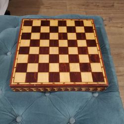 CMUIELOW PORCELAIN CHESS SET 
