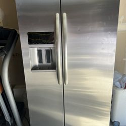 Kitchen Aid Refrigerator (read description)