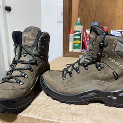 Women’s Hiking Size 7