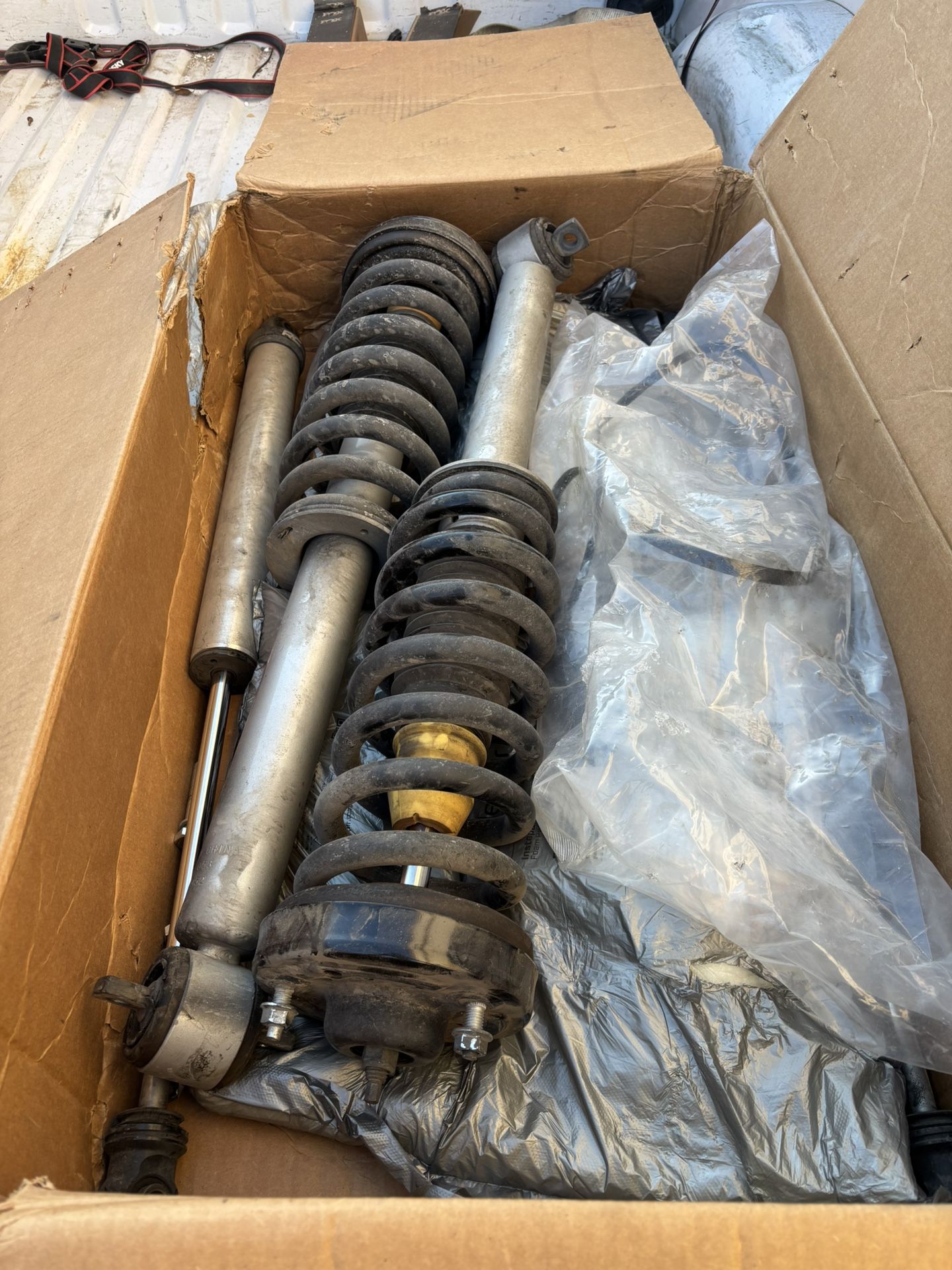 Rough Country 6” Struts