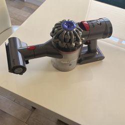 Dyson V7 Trigger - Great Condition