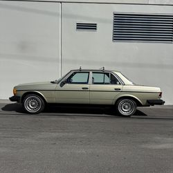 1985 Mercedes-Benz 300D W123 Turbo Diesel Sedan