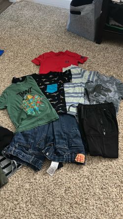 Boys clothes 5Tshirts, 2 jeans 1 wo