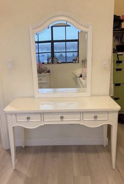 LIGHT UP VANITY
