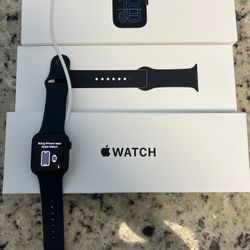 Apple Watch SE 3 (GPS+Cellular) 40mm Aluminum with Midnight Sport Band - S/M