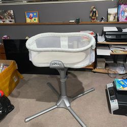 Halo baby bassinet swivel sleeper 