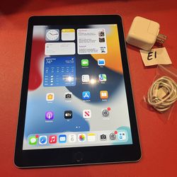 Apple iPad AIR 2 32GB WiFi 9.7” iPad—Space Gray complete with usb and Charger 