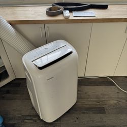 Toshiba 8,000 BTU Portable Air Conditioner w/ Remote & Window Kit PD0811CRU, 8,000 BTU, 6,000 SACC 115-Volt Portable Air Cooler Dehumidifier 