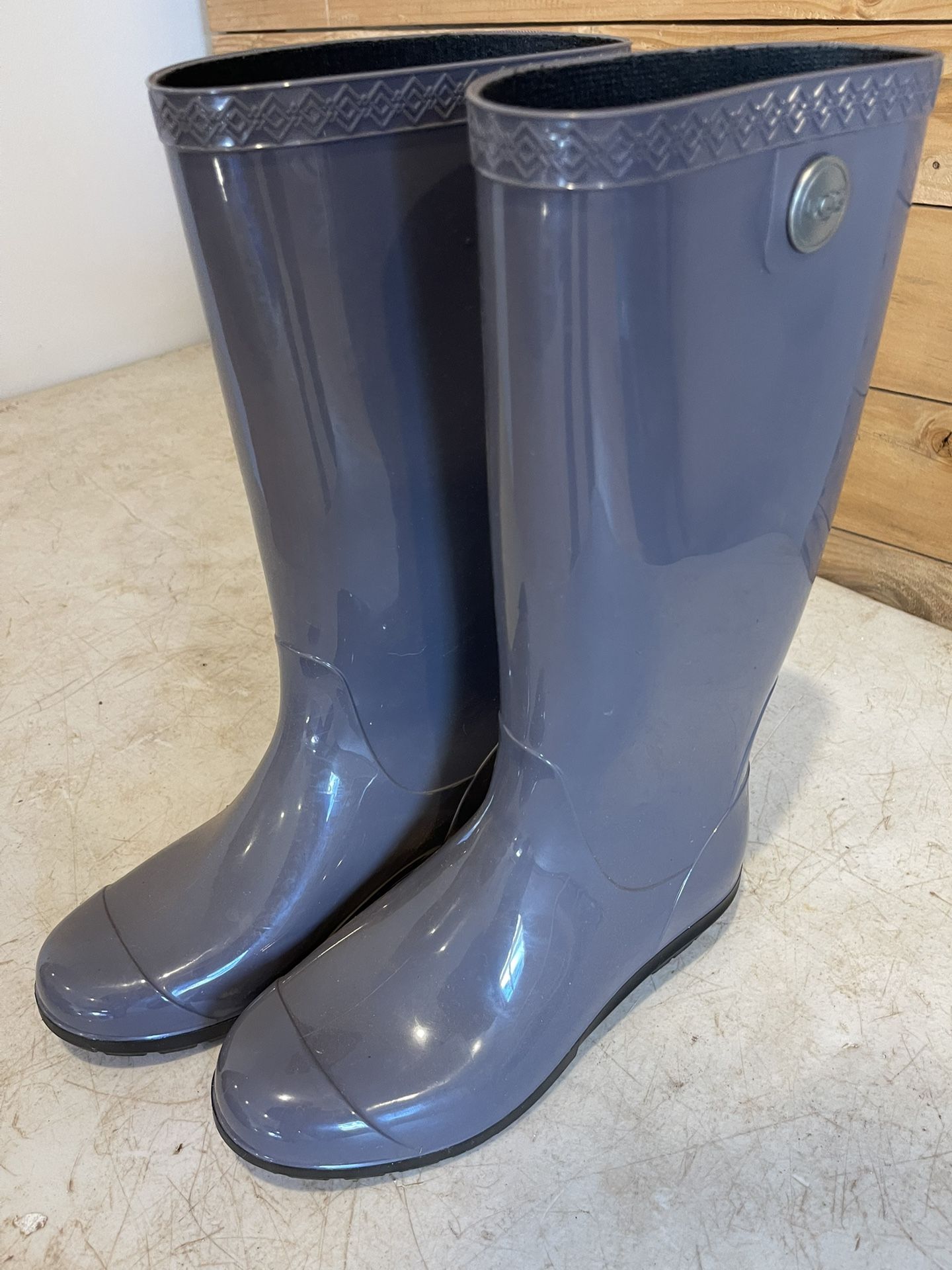 Size 6 Ugg Rain Boots