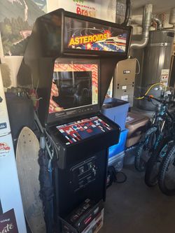 Asteroids Arcade Cabinet Machine