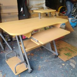 Computer Desk In Great Condition!