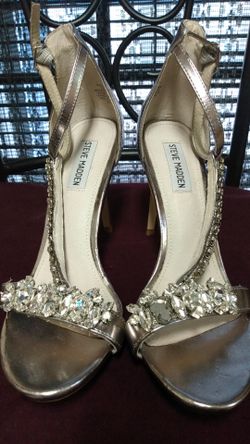 😀 $8.00 Size 8.5 Medium Steve Madden Rhinstone heels. Locations: Solon, Southgate, Bedford, Garfield, University Circle, Cleveland.