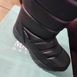 MAGELLAN OUTDOOR BOOTS SIZE 1 YOUTH