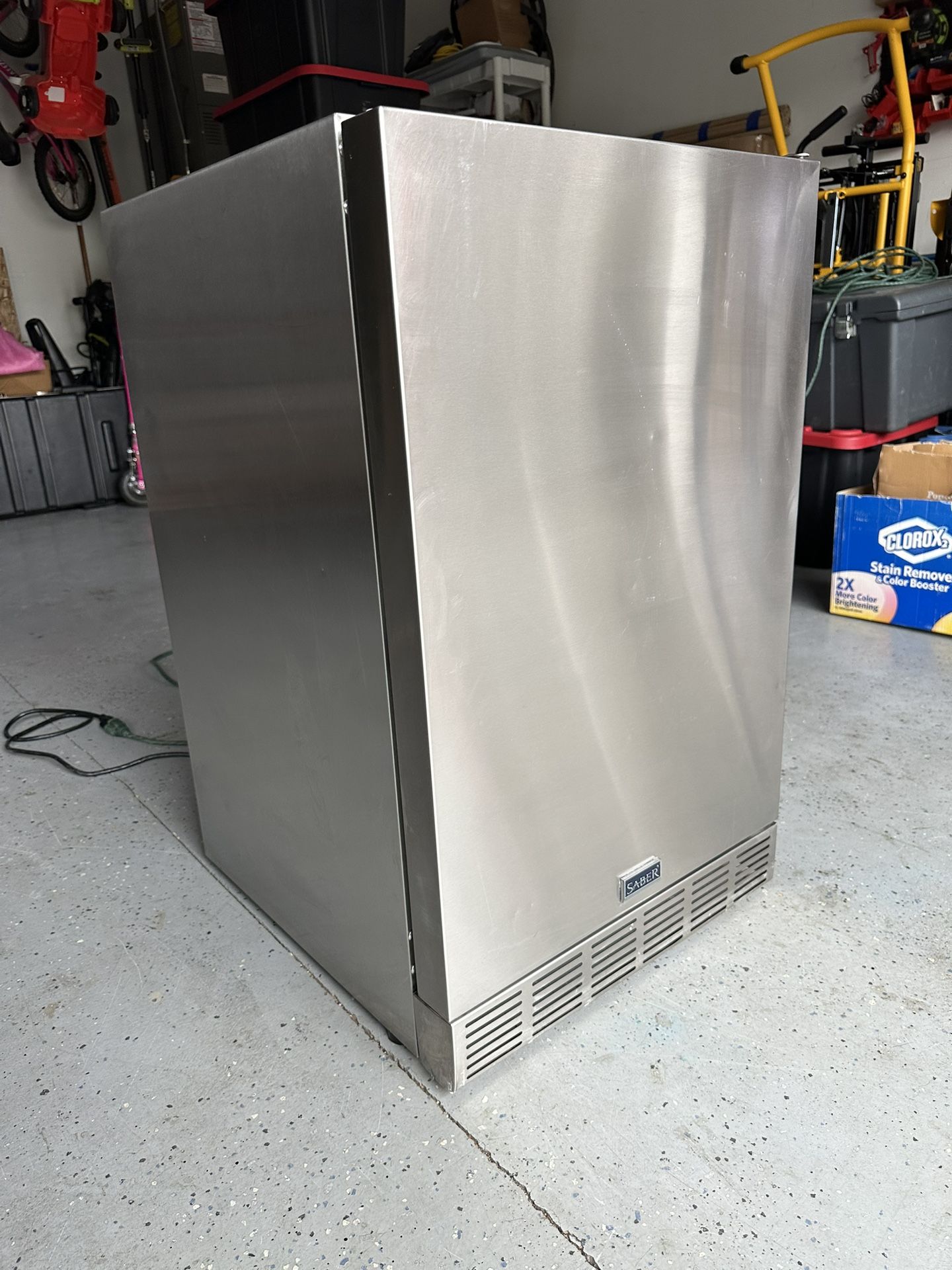 Saber RF40D Commercial-Grade Outdoor Refrigerator – Slim Stainless Steel
