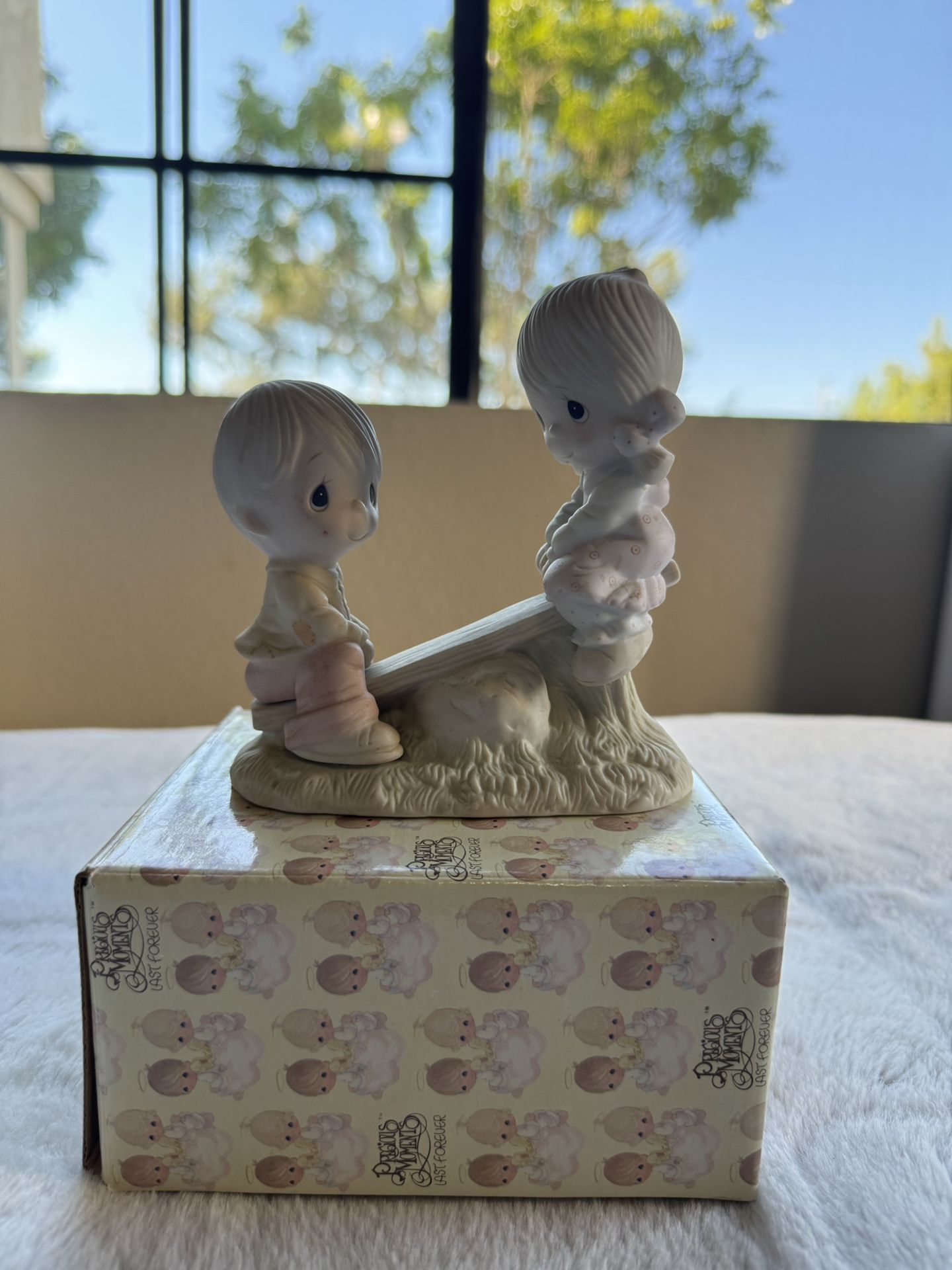 Precious Moments “Love Lifted Me” Figurine (E-1375/A) – Vintage with Box
