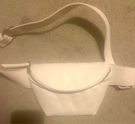 Universal Thread white/cream quilted belt bag