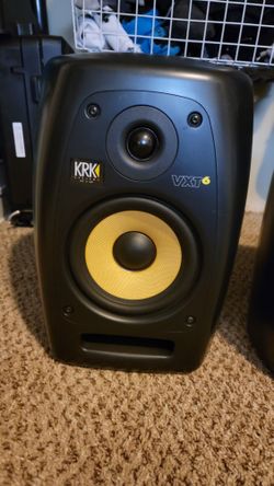 2 KRK VXT6 Monitor Audio Speakers
