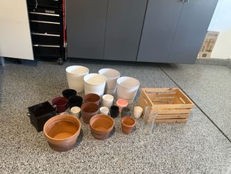 Plants/ flower pots, vase, some plastic all 23 for $25 includes crate, no holds