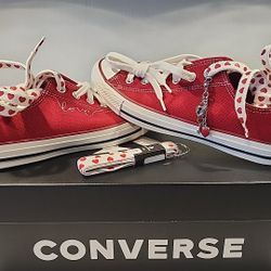 Chuck Taylor All Star Woman's Valentine's Heartcharm Blue Line New In Box Size 9