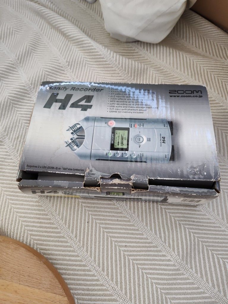 4 Track Recorder By Zoom