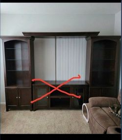 Entertainment center