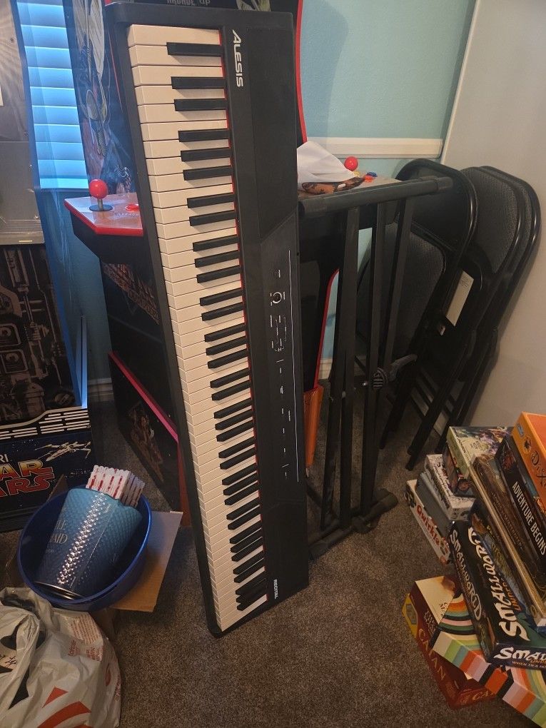 ALESIS RECITAL ELECTRONIC KEYBOARD 