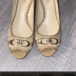 COACH Pumps
