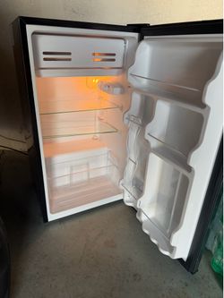 Small refrigerator with freezer