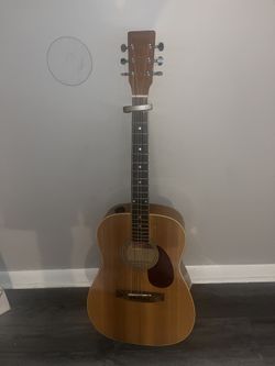 ACOUSTIC GUITAR