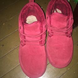 Size 9,5 Red Uggs