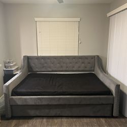 Full Sized Day Bed