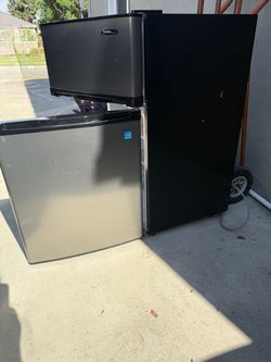 Compact Refrigerator/ Freezer