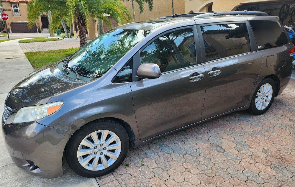 2012 Toyota Sienna