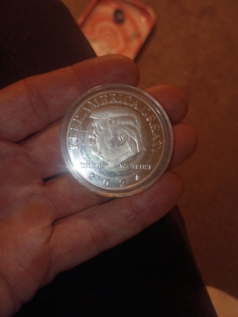 2024 Silver Plated Donald Trump Commemorative Coin