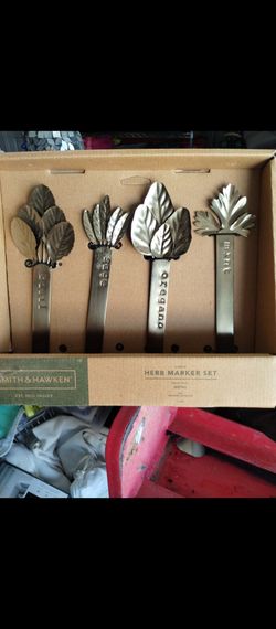 Smith & Hawken 4pc Metal Herb Marker Set Gold