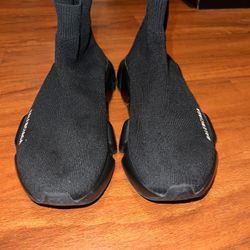 Balenciagas All Black