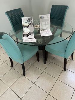 Wonderful Dining Room Set For The Holidays