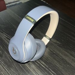 Beats Studio3 Wireless Noise Cancelling Over-Ear Headphones - Apple W1 Headphone Chip, Class 1 Bluetooth, 22 Hours of Listening Time, Built-in Microph