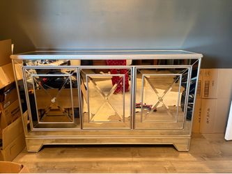 Mirrored Console