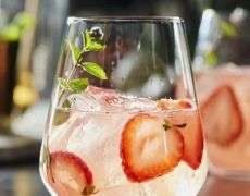 18 ounce glass wine cup
