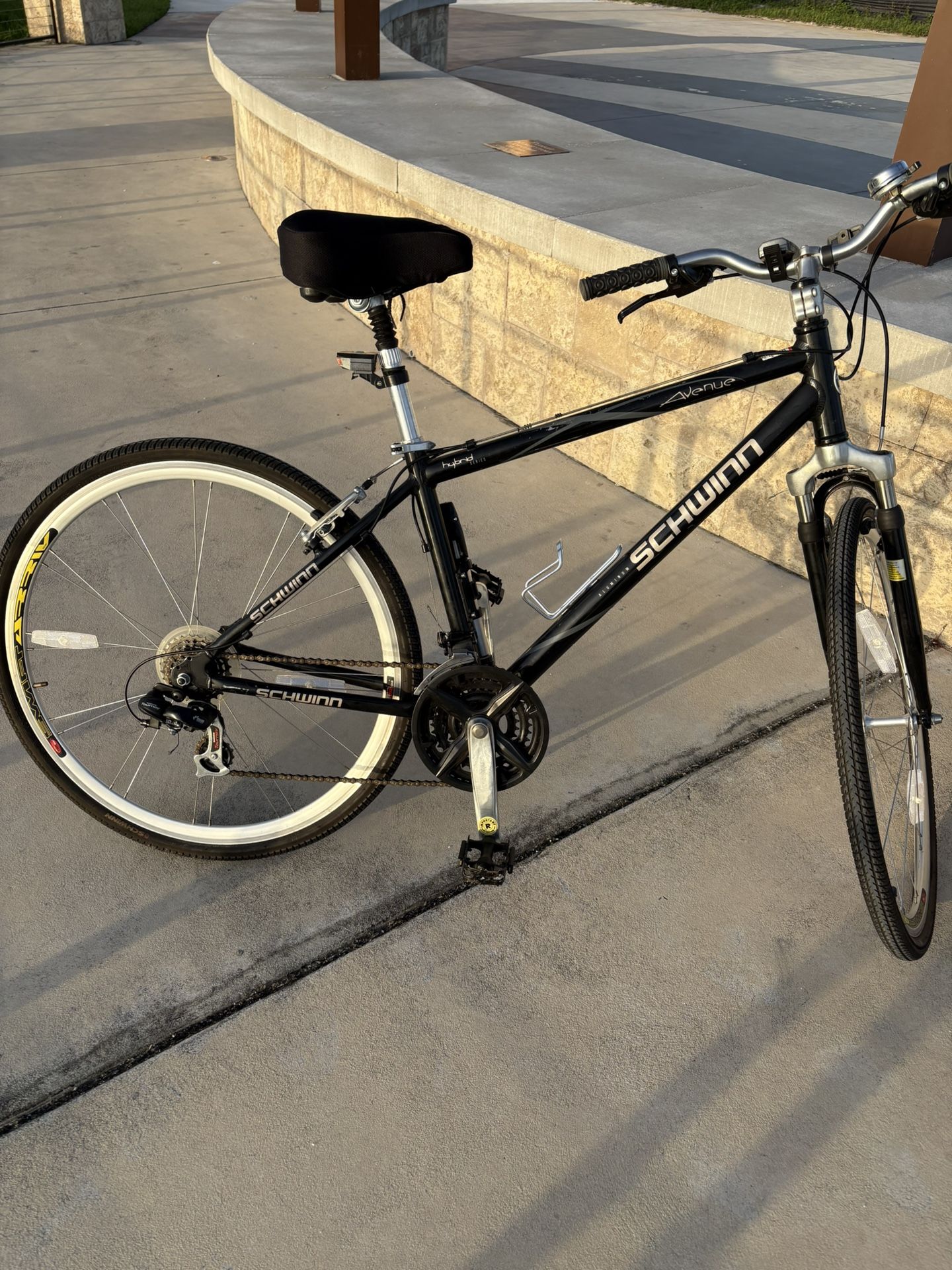 Schwinn Bike Aluminum Hybrid Excellent Condition $180.00