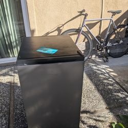 Hisense 4.4 Cu Ft Mini Fridge