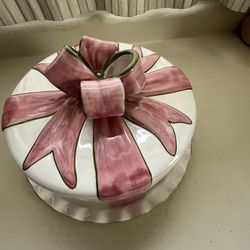 Ribbons And Bows Cake Plate With Dome